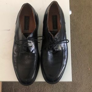 Men’s 12M Bostonian shoe. Black. Newer
